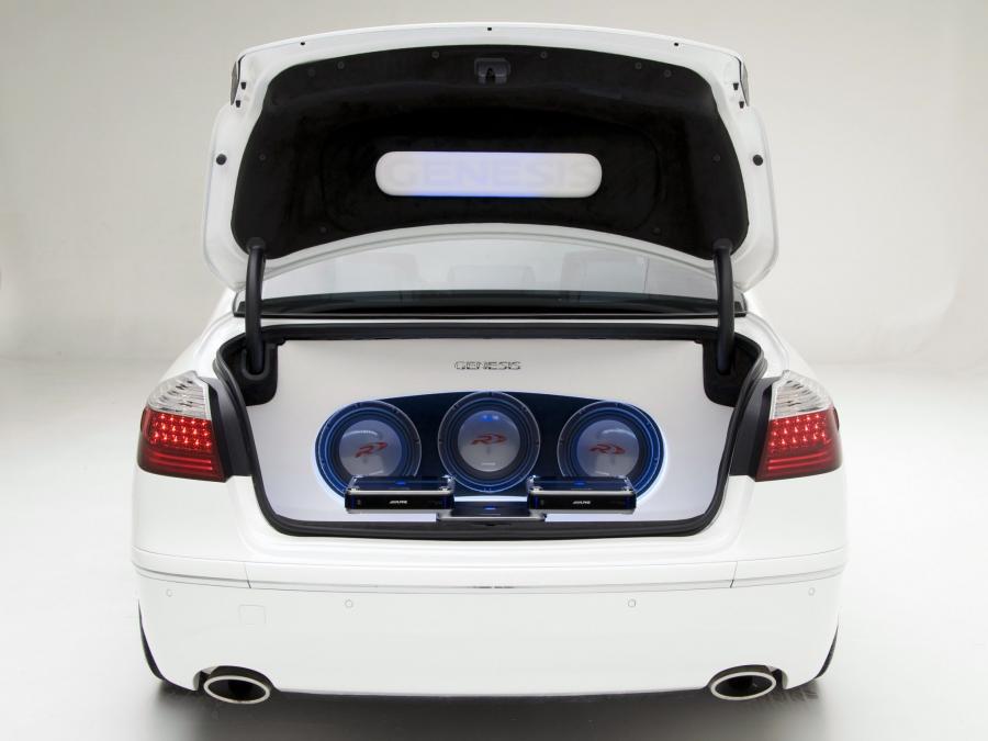  Hyundai Genesis White Edition by DUB Magazine 2008 года  (фото 7 из 18)